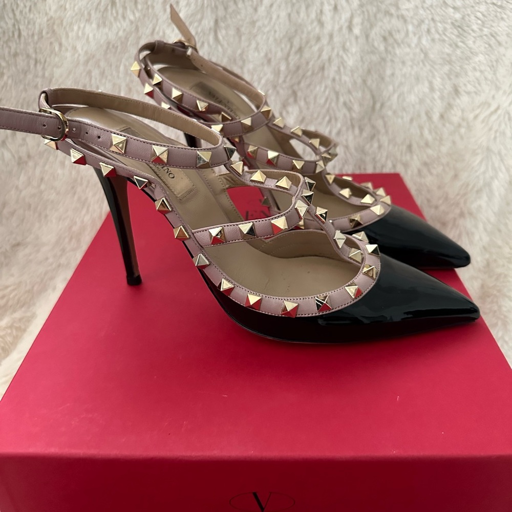 Valentino Rockstud 100 Two-Tone Black Beige Patent Leather Pumps Women's Size 39